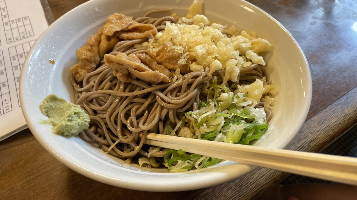 iori_ama's tweet photo. しばらく投稿が滞っていたので一気に。とりあえず食べ物関連をまとめて、まずはたびたび行ってる更科から。そして行くたびに写真を撮ってるけど、まったく代わり映えはしない。違うものを頼もうかと思うけれど、結局同じ冷やしたぬきダブルを頼んでしまう。どうしてもこの引力から逃れられない https://t.co/zl9QJ8vw2W