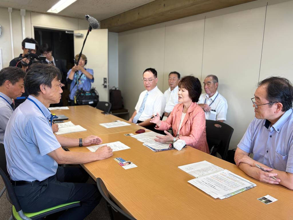 setuko0203's tweet photo. リニア工事着工は、撤回を
リニアは、命の水の枯渇、南アルプスの自然を破壊す���懸念がある。
総事業費11兆円、新幹線の４倍もの電力を消費し、リモートワークが進むもと、超高速移動手段は必要か、立ち止まって冷静に考えるべき
#日本共産党鈴木せつ子 https://t.co/V87jKiZAQ4
