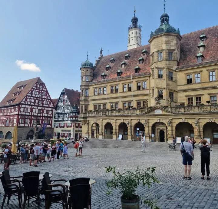 earthviewss1's tweet photo. Rothenburg ob der Tauber 🏘💐
Bavaria, Germany 🇩🇪 https://t.co/fsbrEKp1Jk