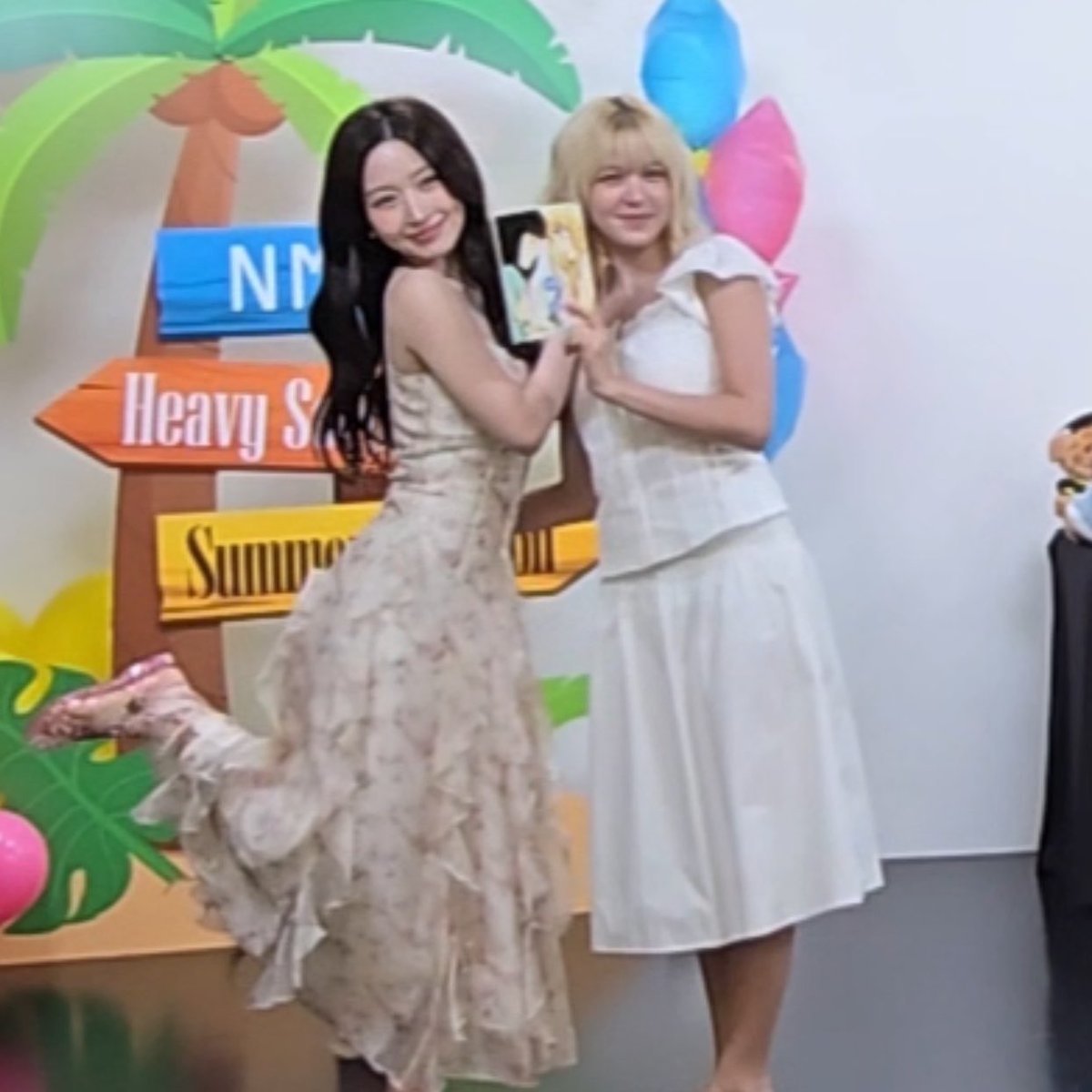 500woni's tweet photo. HAELY DID THE YURI COMIC BOOK TRENDDSKSK https://t.co/LGk6V397Rt