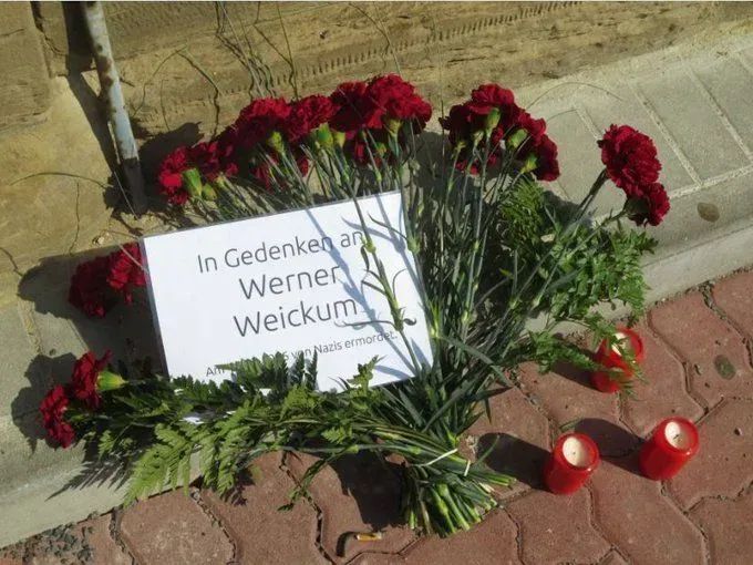 OpferNaziGewalt's tweet photo. 19.07.96, Eppingen: Werner Weickum wird von einer rechten Jugendbande überfallen, ausgeraubt und zu Tode geprügelt. Hintergründe: https://t.co/fu39zts5f6 #KeinVergessen https://t.co/9qSHKPJpFf
