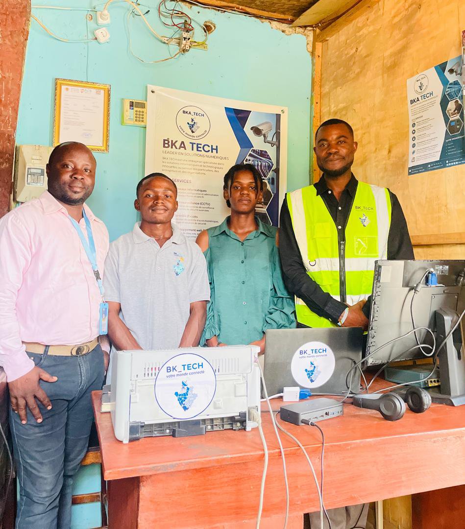 Relon_Burundi's tweet photo. #RELON_Burundi continues to spotlight refugee-led initiatives across Burundi. 🇧🇮
We visited #BKAtech, a refugee-led tech company delivering innovative digital solutions in IT, digital communication, branding, web development, and digital skills.
@UNHCR_Burundi
@UNFPABurundi https://t.co/Yczo2dCpnY