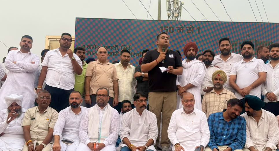 GMandhan's tweet photo. छात्रों के सपनों के साथ खिलवाड़ नहीं सहेंगे — NEET पेपर लीक के विरोध में अंबाला में कैंडल मार्च”

#NEET #JusticeForStudents #CandleMarch #YouthCongress #PaperLeak #ResignDharmendraPradhan https://t.co/3bHihDRmJ1