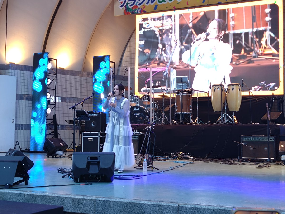 Monologize0718's tweet photo. 昨日は優ちゃんの歌を聴きに代々木公園で行われたブラジル&amp;ラテンフェスティバルまで♪
#石垣優 https://t.co/hvEmFtK3St