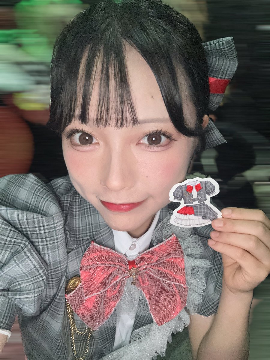 Secret_noanoa's tweet photo. 昨日は新宿ARASHIにてありがとうございました！！昨日ね、Secret Memoryのスタッフさんからシールもらったんだあ＾＾可愛いでしょ！！

今日は17:55から日暮里ネコシアターで待ってます(ง  ᵕωᵕ)ว♪ https://t.co/KgADhtL10N