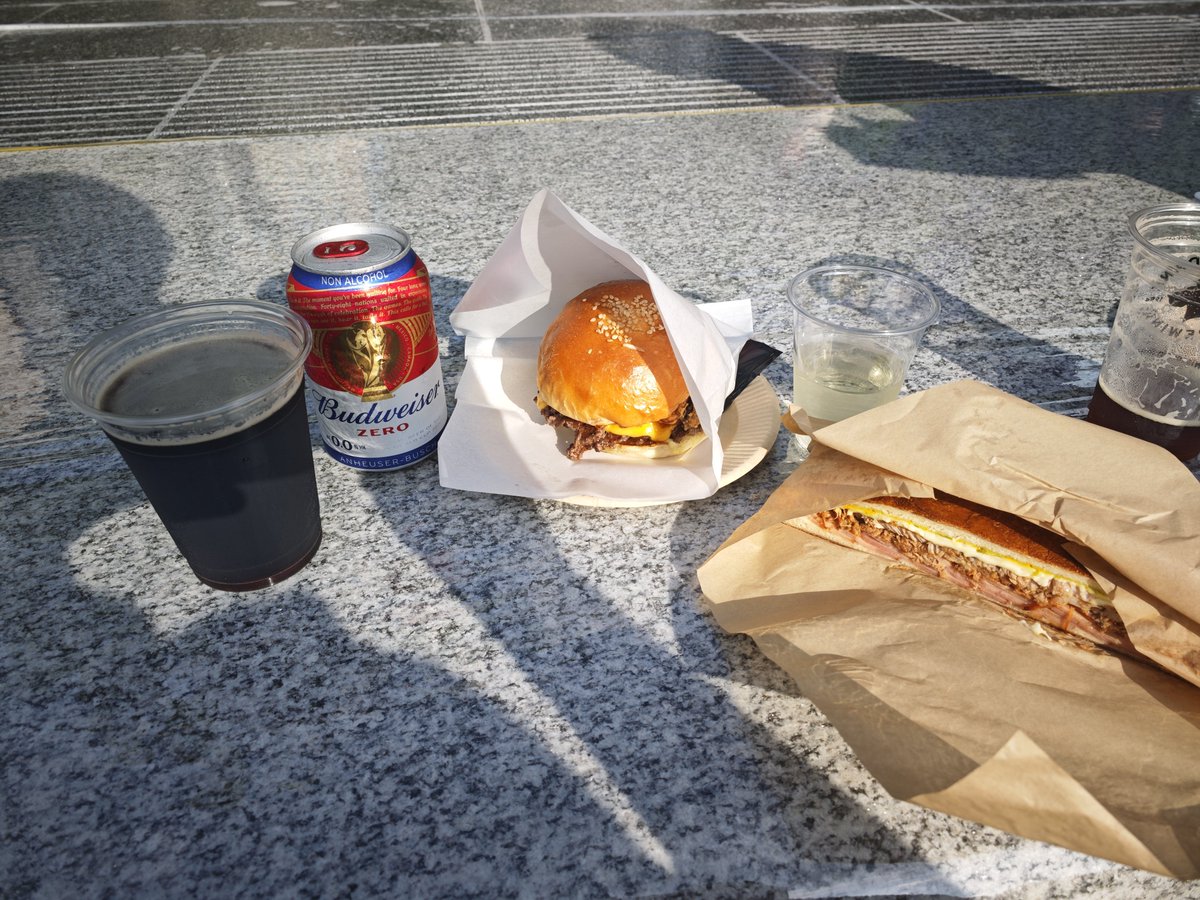 SFA_C6_1's tweet photo. Enjoy the cool evening breeze.

Oh, the bottle, "Budweiser" is American beer.
At Hibiya Park, you can enjoy American Food and drinks in 18th to 20th at "American Festival 2026".
From Cuban sandwich and some famous foods, to wines and beers, can enjoy.

https://t.co/4pgQVfZy6q https://t.co/chUhUJoIwF