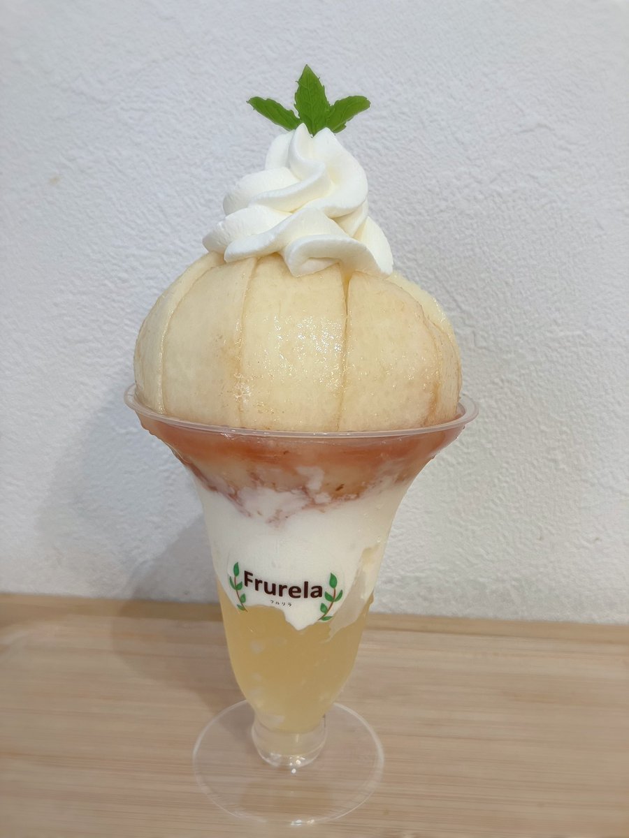 campanella56's tweet photo. 無添加パフェ
清水白桃🍑
あっさりぺろり😋💕

桃がジューシーで満足🥺✨
おいしかった♡

#桃活
#パフェ活 https://t.co/vWQ5LQgPuQ