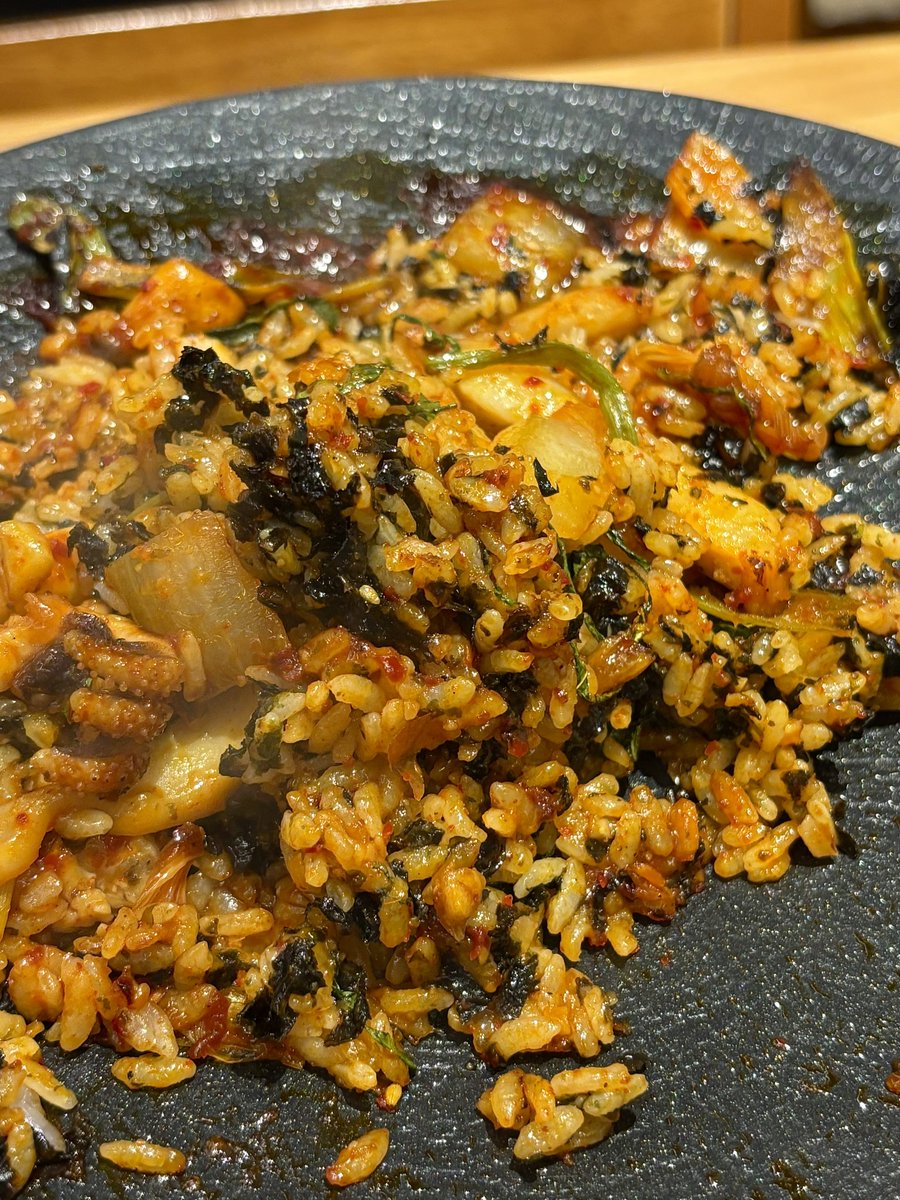 muk_archive's tweet photo. 🍽️ 합정 해정집

๑ 매콤 갑오징어 볶음 ( 38.0 )
๑ 명태회보쌈 + 서비스 해장국 ( 38.0 )

불향 입힌 갑오징어에 매콤한 양념 중독성이 미침 🥵 치즈 토핑 추가해서 고소한 맛도 같이 느껴보는 거 추천 ! 
보쌈은 가브리살을 써서 정말 부드러워요 알배추에 명태회 같이 싸서 한입에 와앙 먹어야 함 https://t.co/RKgDAUhB3G