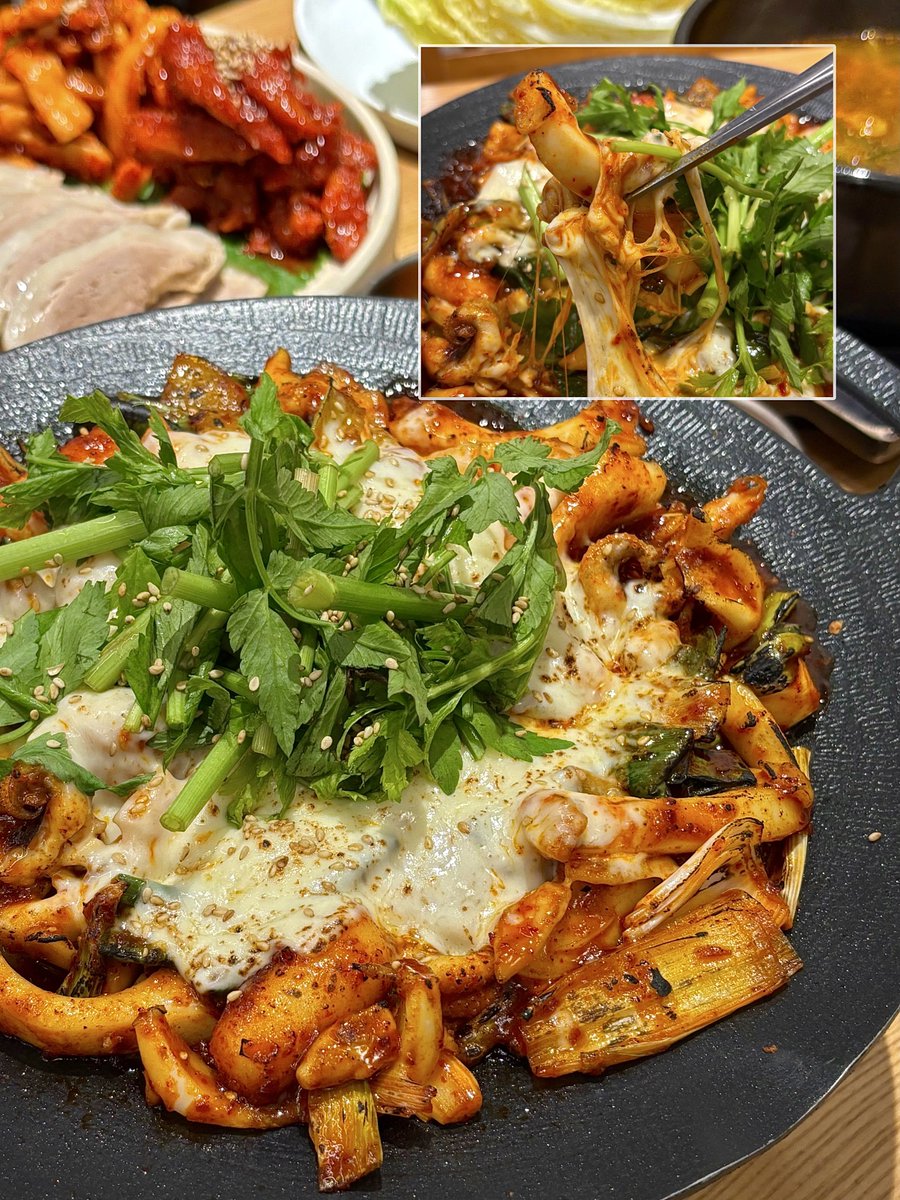 muk_archive's tweet photo. 🍽️ 합정 해정집

๑ 매콤 갑오징어 볶음 ( 38.0 )
๑ 명태회보쌈 + 서비스 해장국 ( 38.0 )

불향 입힌 갑오징어에 매콤한 양념 중독성이 미침 🥵 치즈 토핑 추가해서 고소한 맛도 같이 느껴보는 거 추천 ! 
보쌈은 가브리살을 써서 정말 부드러워요 알배추에 명태회 같이 싸서 한입에 와앙 먹어야 함 https://t.co/RKgDAUhB3G