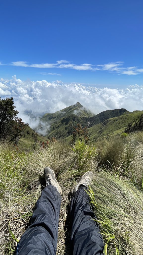justcallmesannn's tweet photo. Merbabu emang secandu itu https://t.co/Bn9BSlizLr