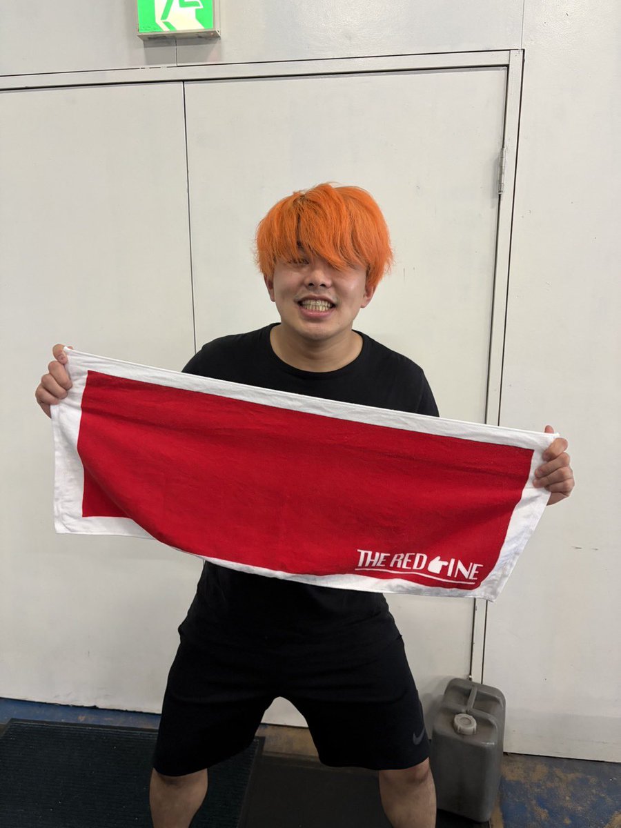 HANAMI_2AW's tweet photo. HOT🔥MOTタオル届きました！！

とても良い感じ👊

応援タオルとしてもだし、普段使いとしても使えそうなタオルですね😎

1枚 2,500円🔥🔥🔥

THE RED LINEタオル(2,000円)と合わせて購入してくださいね！！👉❤️‍🔥✨
#2AW #ザレッドライン https://t.co/FRs7N4yYKi