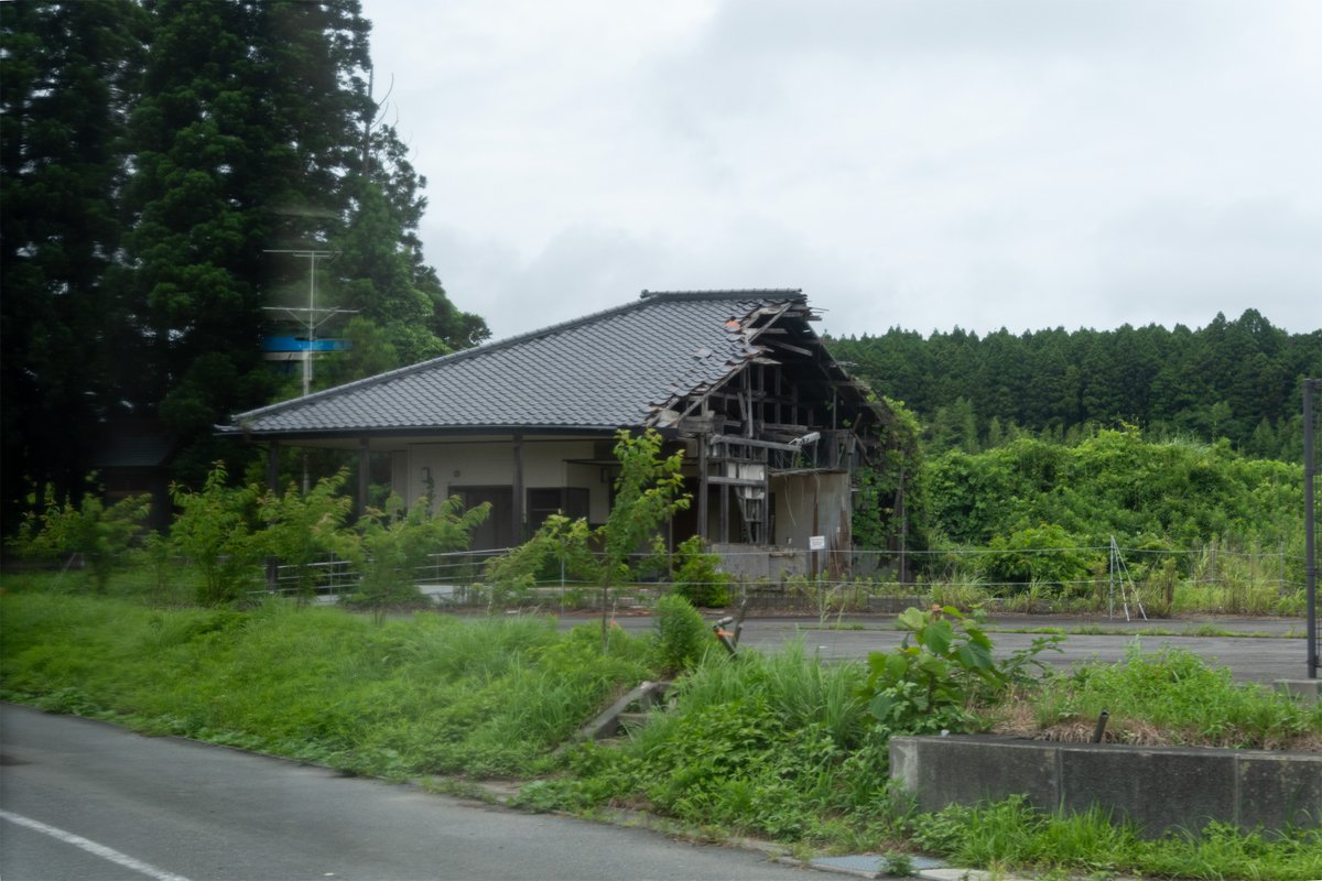 imawit's tweet photo. 2011年当時のまま残されている場所もあって、そういった変わらず残されているものと、除染土の受け入れでまったく変わってしまった周囲の風景とのギャップがなかなか心にくる見学ツアーでした。 https://t.co/biyu0A8EcC