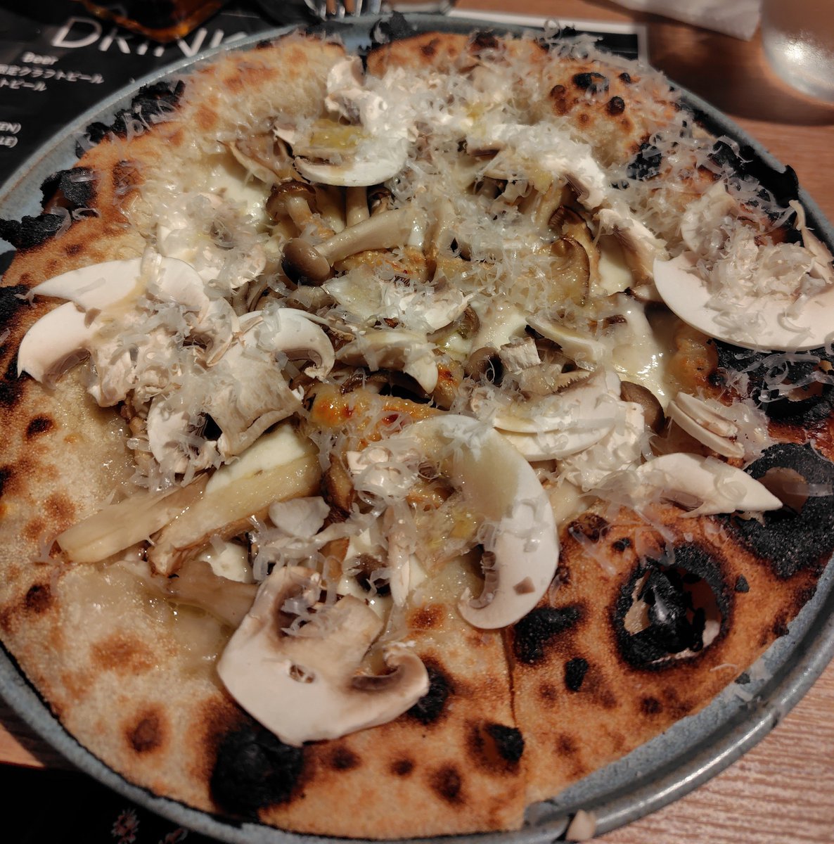 rolinatsu's tweet photo. 昨日ライブ前に関内へ。ドラゴンズファンだけどスターマンたちのかわいさに勝てず…
しかし何より！ビシエドさんグッズが買えてよかった！ドラゴンズのときの写真もあって嬉しい😭お昼は生地もちもちの美味しいピザも食べて大満足！今度はハマスタへ観戦しに行きたい！
#JR東海ツアーズに旅バナ教えて https://t.co/vhv0ZdRFHk