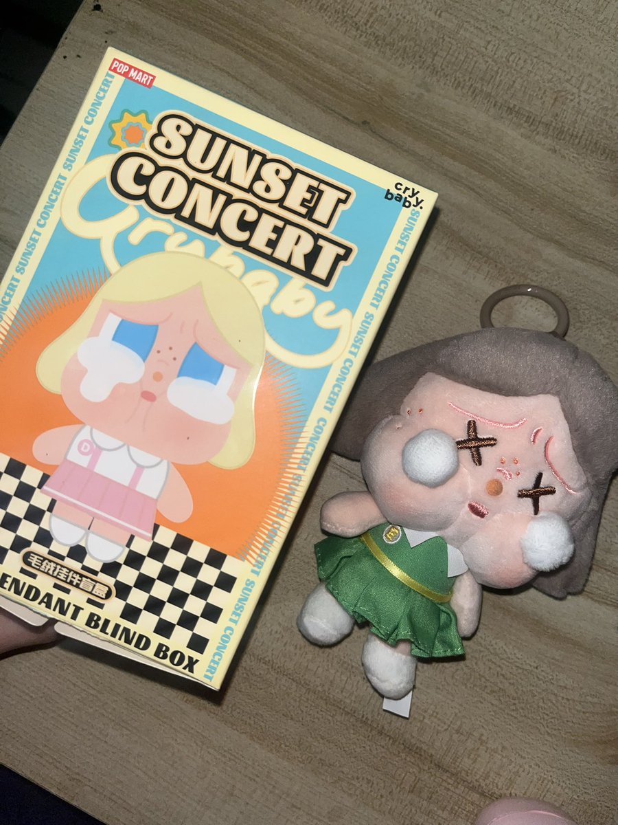 cici_dyn's tweet photo. Wts hirono &amp; crybaby bundling 280k good condition . Hirono mistwalker masih sealed plastiknya 

#wanttosell  #wts  #hirono #popmart https://t.co/RwQO5YcdO5