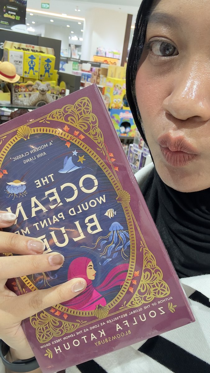 alienulis's tweet photo. "Harga buku di Indonesia kemahalan."

Aku dulu juga mikir gitu.

Tapi setelah ngobrol sama beberapa orang di industri penerbitan, aku sadar...

yang mahal ternyata bukan cuma bukunya. Sistem di baliknya juga. https://t.co/sTHKQBrXhE