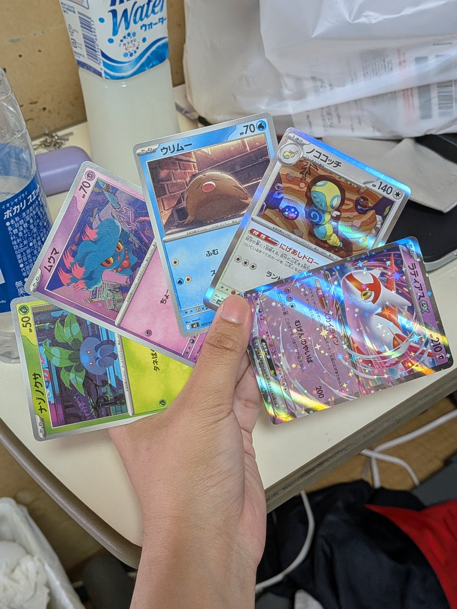 Akanko0518286's tweet photo. カード販売機の中身 https://t.co/fdeOfYuUiG
