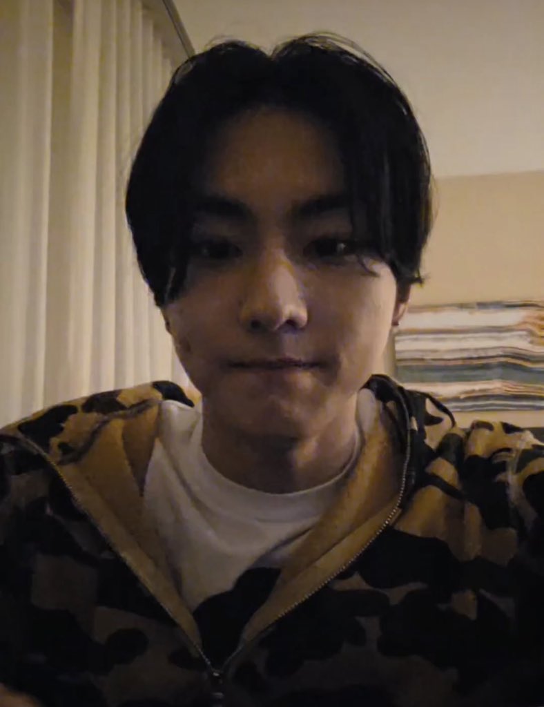 heevanly_evan's tweet photo. jungwon was on live right now addressing the shirt situation. he apologized and said he truly had no idea about the background behind it. he even specifically mentioned the dancer from Kazakhstan too. so glad he took the time to address this so quickly 🥹 https://t.co/uYwIRPbKI6