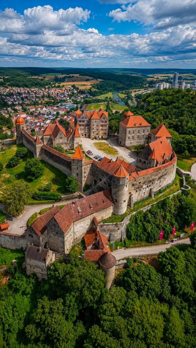 TravelDestiny10's tweet photo. 📍Burg Harburg 🇩🇪 https://t.co/ODC2ENjTIu
