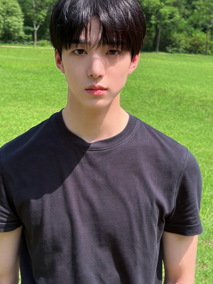 keitwod's tweet photo. 구라같다.. ai가 아무리 발전해도 이만큼 신이 빚은것같은 남자는 못만듦.. https://t.co/cXRyeB1awP