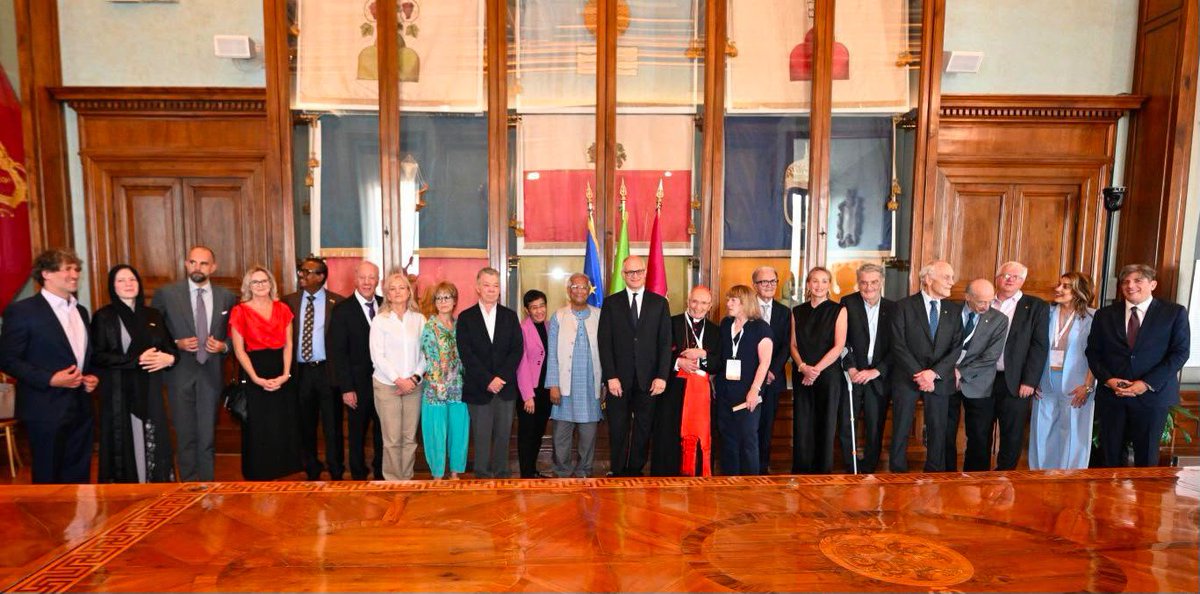 Yunus_Centre's tweet photo. Professor Muhammad Yunus joined fellow Nobel Laureates, including Maria Ressa and Denis Mukwege, in signing "Humanity at the Threshold" at Rome's Capitoline Hill. The declaration warns that AI and nuclear weapons together pose an unprecedented danger to humanity's future. https://t.co/EYNdLZxLhs