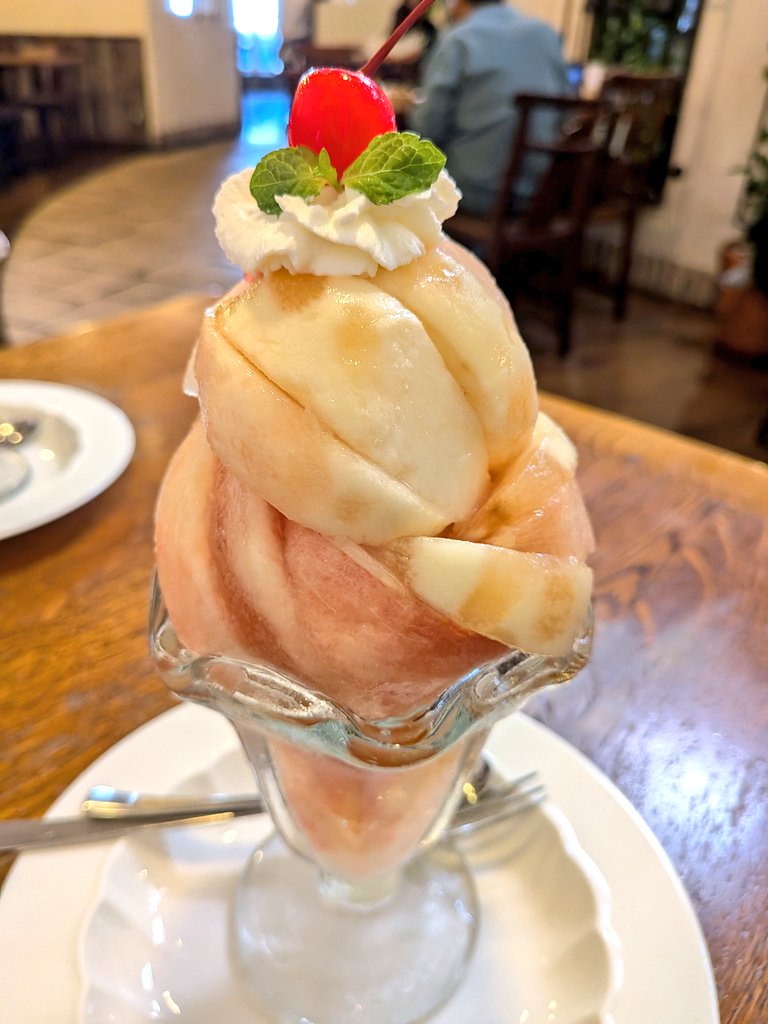 junARASHI's tweet photo. 🍑🍑🍑🍑桃パフェ🍑🍑🍑🍑 https://t.co/go4y3K8LNn