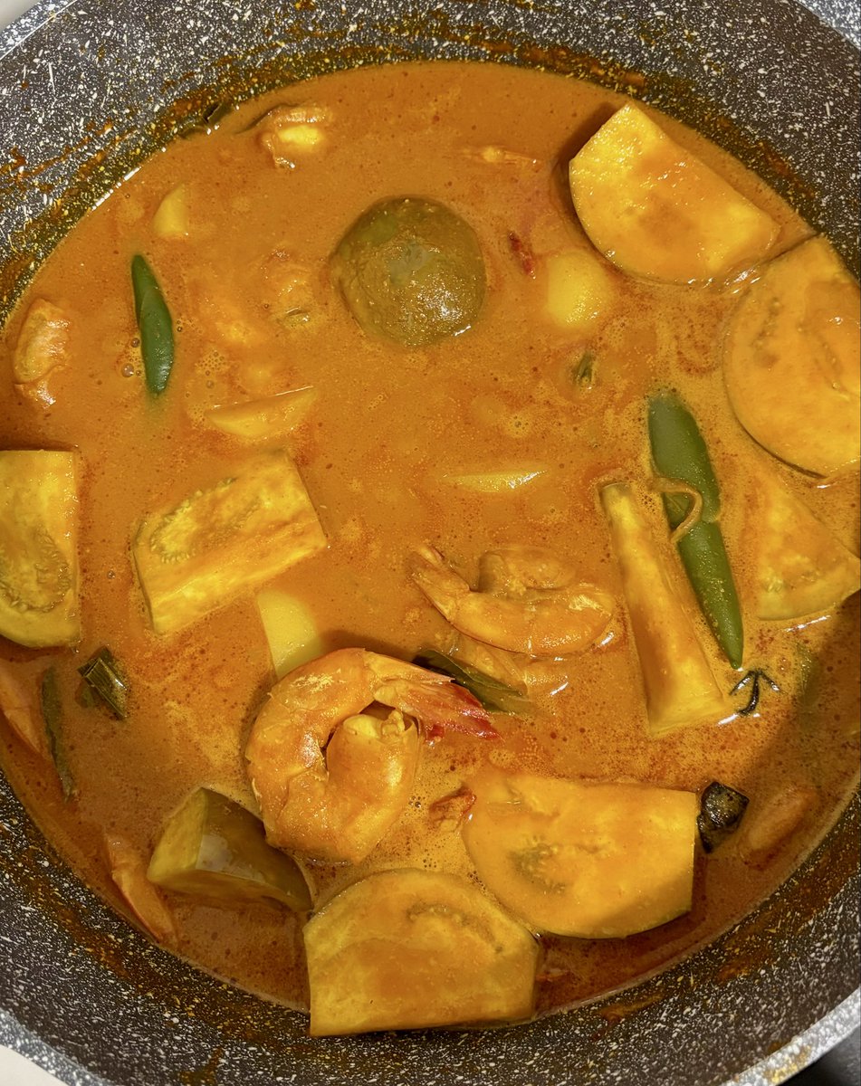 hawanotes's tweet photo. Kari Udang for lunch today. https://t.co/QFNCCguVaZ