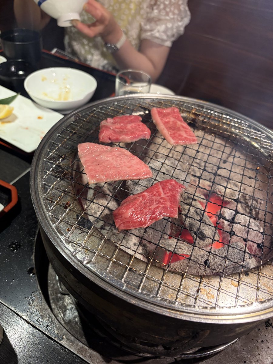 ibisa0721's tweet photo. 長男と合流して3人でお昼に焼き肉です♪ https://t.co/zoCOFI4uyM
