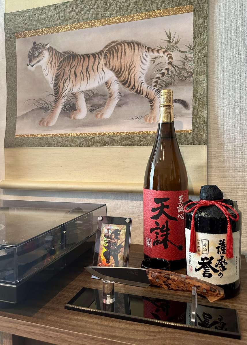 EWdG8's tweet photo. 部屋の一角に“薩摩”が顕現した https://t.co/FBW7i12AdT