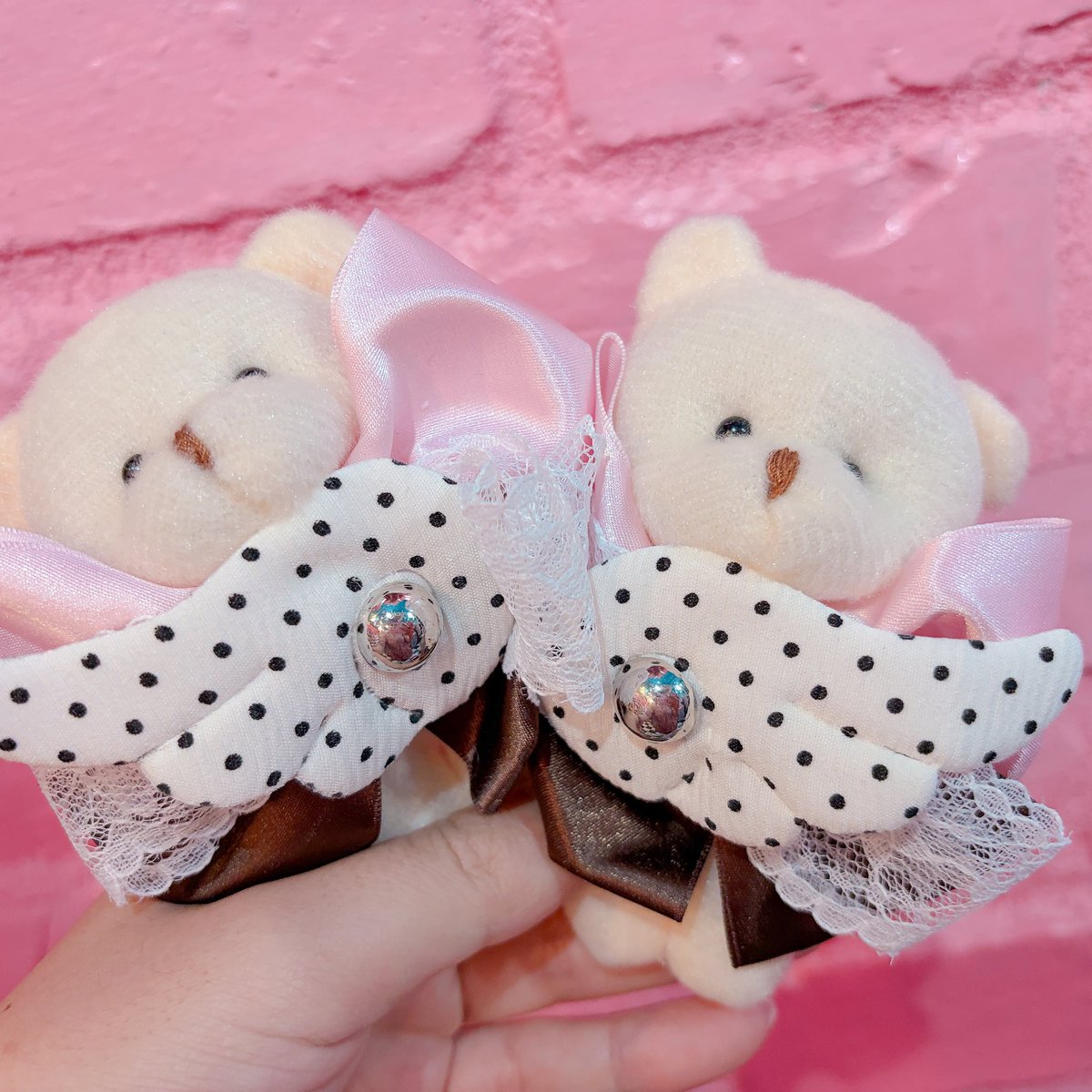 UiceIce's tweet photo. 大人気の定番くまちゃんヘアクリップにも新カラーが登場❣️
コウモリ🦇リボンは
黒×紫で、ゴシック 地雷ファッション
コーデにばっちり🙆‍♀️ https://t.co/B4PNfK7uaG