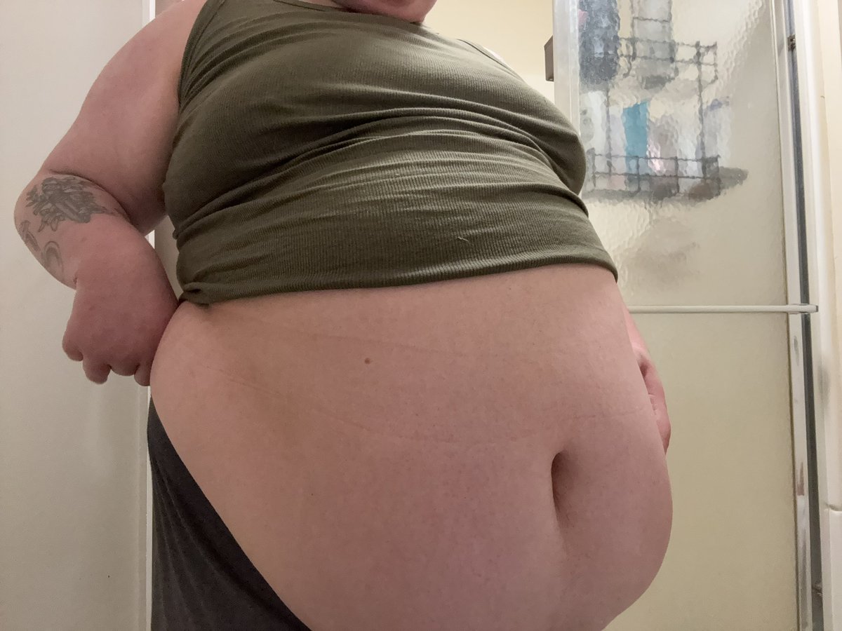 stonermarlow's tweet photo. been keeping myself nice and full :33 https://t.co/cBpiKwEEyG