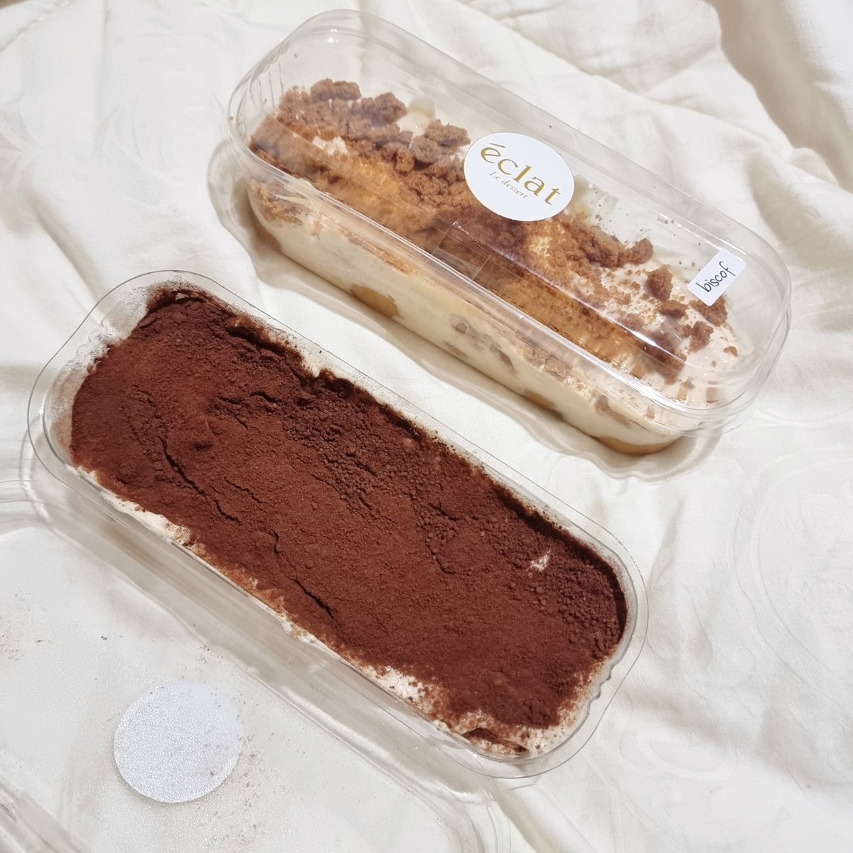 ksnrawr's tweet photo. pap jajan yang aku makan hari ini &amp; kmrn sebelum osce besok senin 😋 dubay ciwi cuki atma food the best emang.. 22.5k doang se endyullll itu dan isinya buanyaak tipikal ga manis bgt sukaa 😭🫶🏻 &amp; tiramissu orinya enak, yg biscoff agak asem dikit hmmm https://t.co/X3huhoXqqR