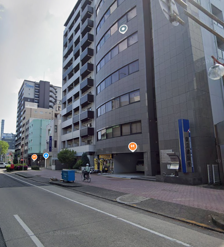 owarishogo's tweet photo. 名古屋・栄の男性転落、20代女性巻き込まれ死亡事故
午前1時、女子大小路・池田公園近く。あの辺りは深夜までホスト通いの女性や、バーで飲む女性がいて賑わっている。そこから少し離れたところ。名古屋の中でも最も治安や空気が悪いので深夜は出歩かない方がいいところ。

名古屋市中区栄５丁目７ https://t.co/m66I4d1wbU