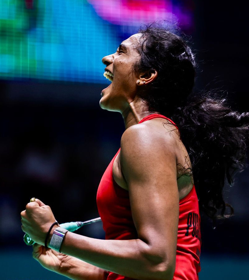 India_AllSports's tweet photo. 𝐁𝐑𝐄𝐀𝐊𝐈𝐍𝐆: 𝐏.𝐕 𝐒𝐢𝐧𝐝𝐡𝐮 𝐖𝐈𝐍𝐒 𝐉𝐚𝐩𝐚𝐧 𝐎𝐩𝐞𝐧 (𝐒𝐮𝐩𝐞𝐫 𝟕𝟓𝟎) 𝐭𝐢𝐭𝐥𝐞 🔥🔥🔥 

STUNS reigning three-time World Champion Akane Yamaguchi 21-17, 21-17 in Final. 

#JapanOpen2026 https://t.co/DUG55pQe6x