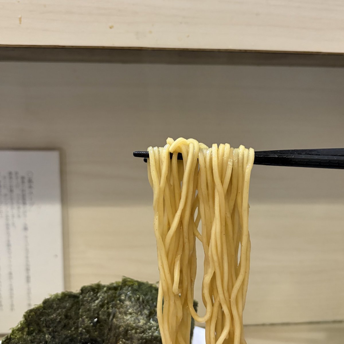 arabiron_f2010's tweet photo. 麺や魁星@関内

🍜特製(醤油)

5月中旬🔰
塩から入るべきと思いつつ気分は醤油
白トリュフ香る油と鶏やホンビノスの旨み溢れる極上スープ
めっちゃウマかった

ごちそうさまでした！ https://t.co/5b4PH69VhH