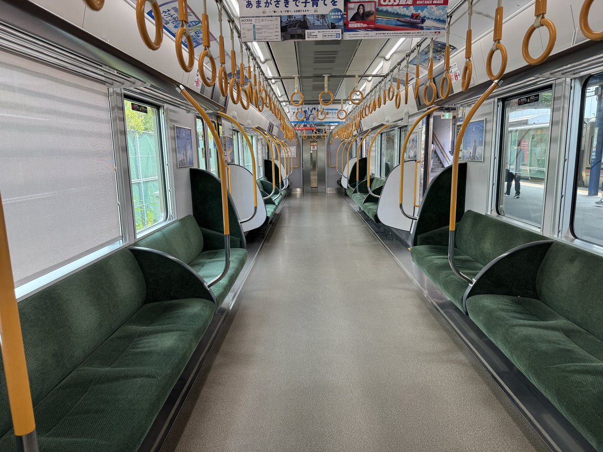 3Skylinerae's tweet photo. 同じ形に見える電車でも
#225系 は転換クロスシートの近郊型電車
#323系 はロングシートの通勤型電車 https://t.co/xWpQr8Tb1h