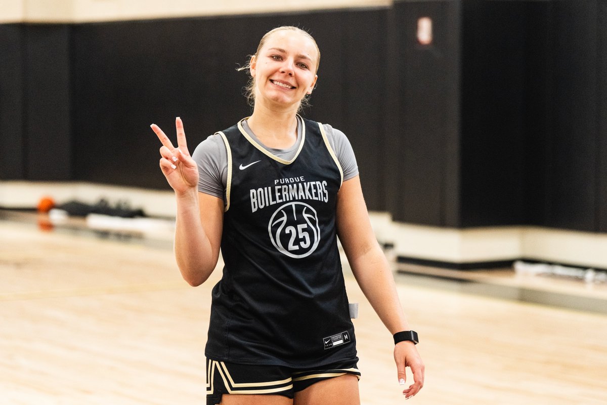 PurdueWBB's tweet photo. New week, let's get it! https://t.co/6fOHPDPqCl