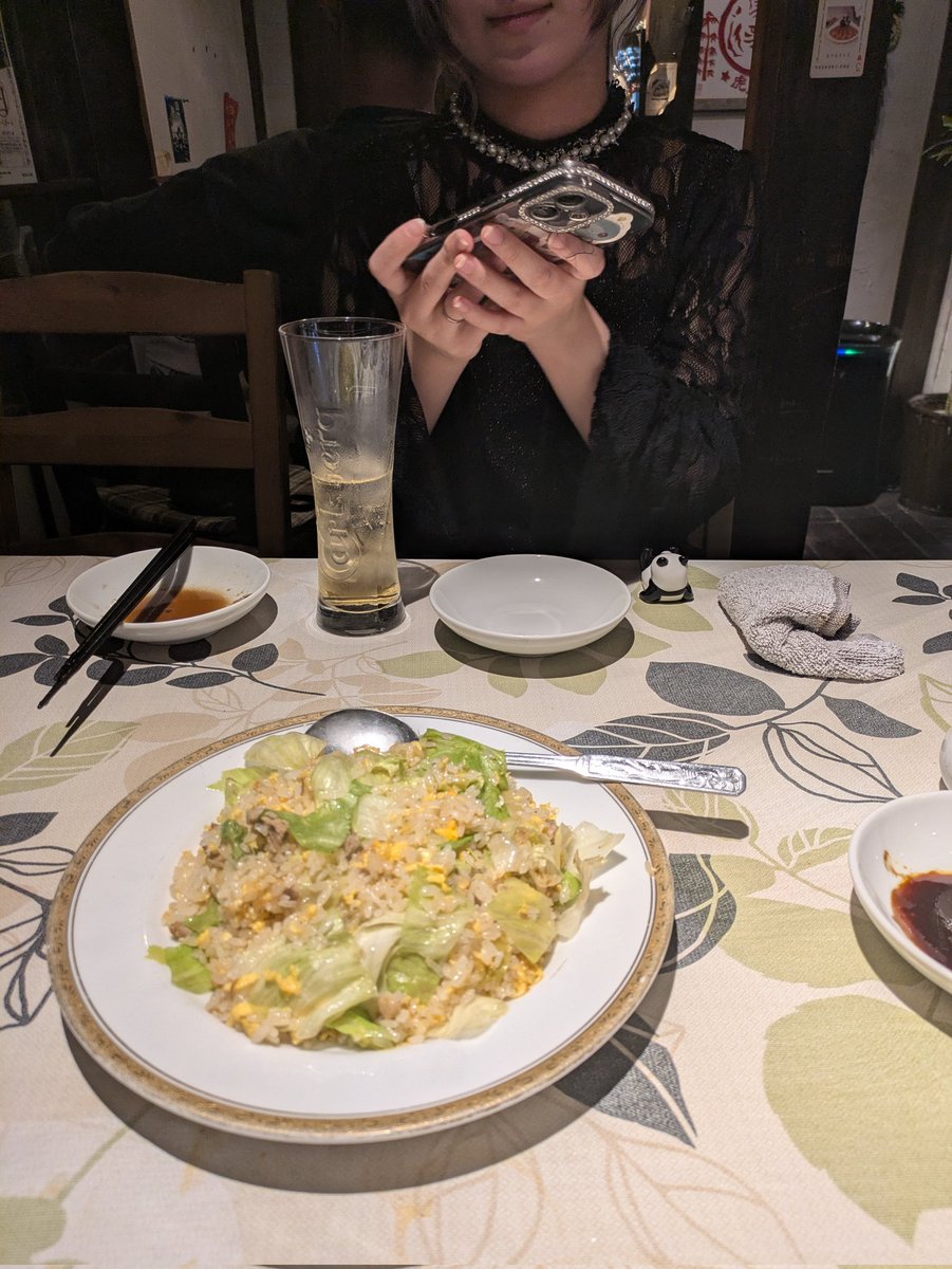 momi_king's tweet photo. 昨夜は中華でした
ビールなのにまーぽどうふで箸置きパンダもかわいい https://t.co/JdsMmirSvU