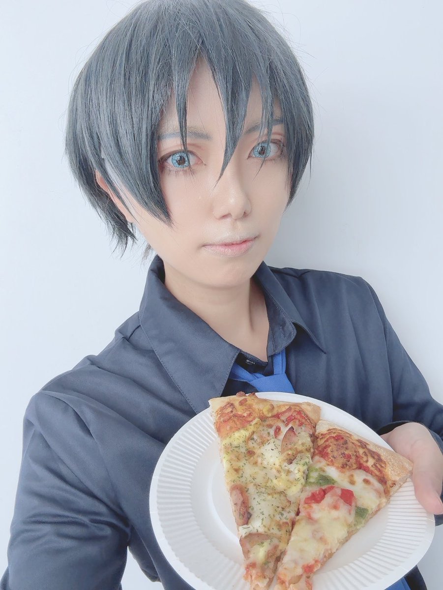 coskanasu's tweet photo. スタジオ撮影中🥰🥰
ピザ&amp;お菓子で休憩タイム〜！！

#凛ちゃんとぬるくない仲間たち https://t.co/kJmXeCfiTE