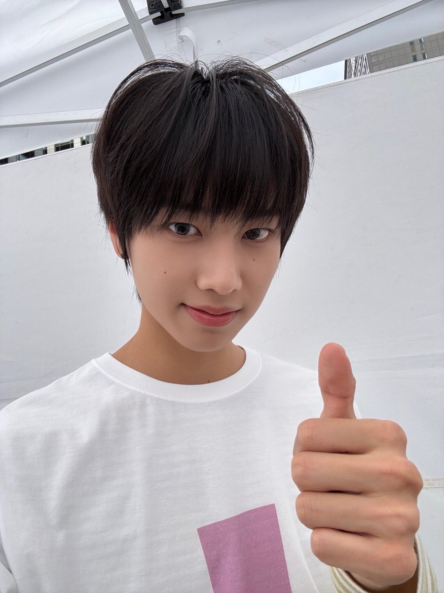 1nnayo7's tweet photo. 얼굴에 점 잘 보인다//~ https://t.co/kkKr8sd80V