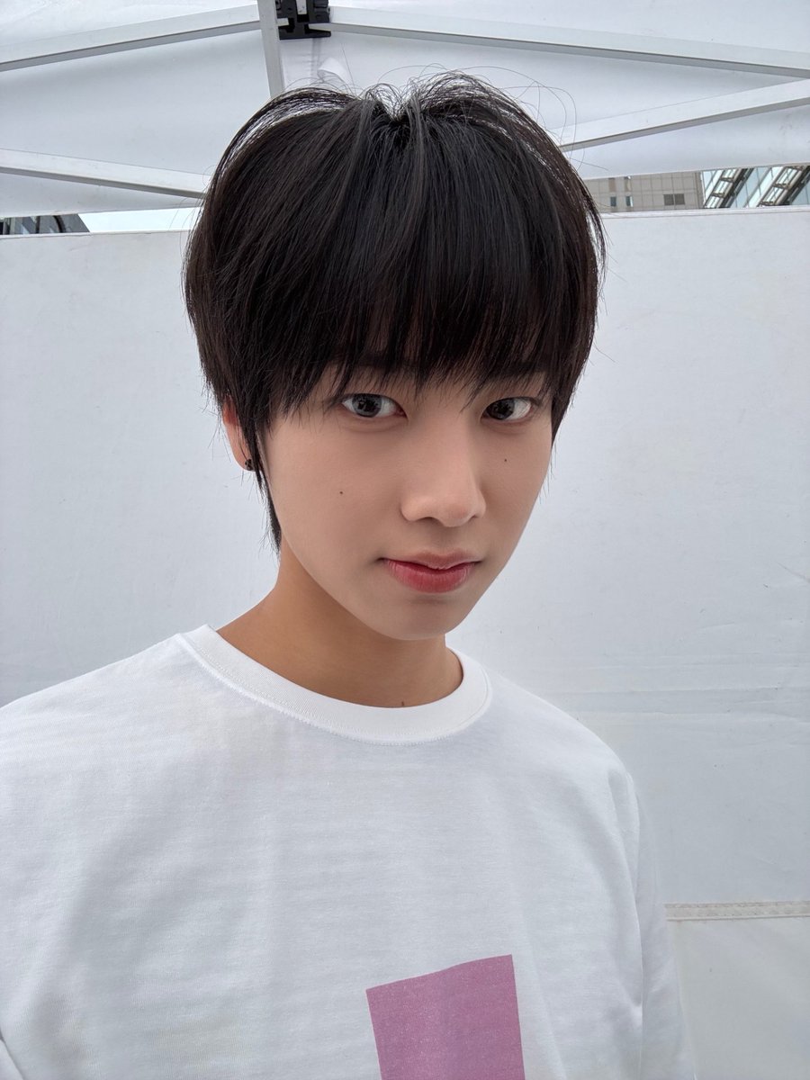 1nnayo7's tweet photo. 얼굴에 점 잘 보인다//~ https://t.co/kkKr8sd80V