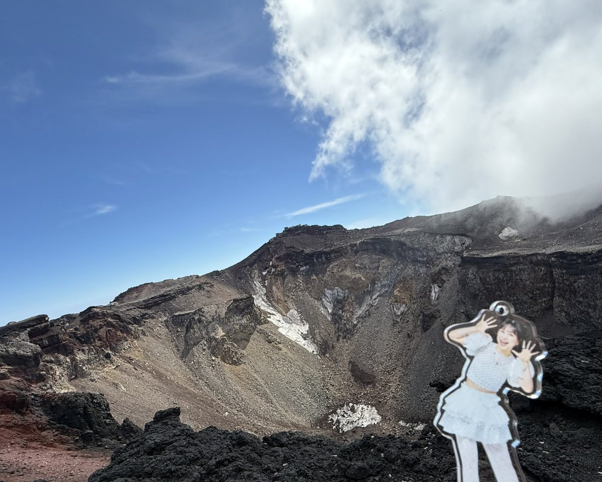 _yuuuu7's tweet photo. 亜佑美ちゃんと富士山登った＾＾💙 https://t.co/eOSPOUcE9W