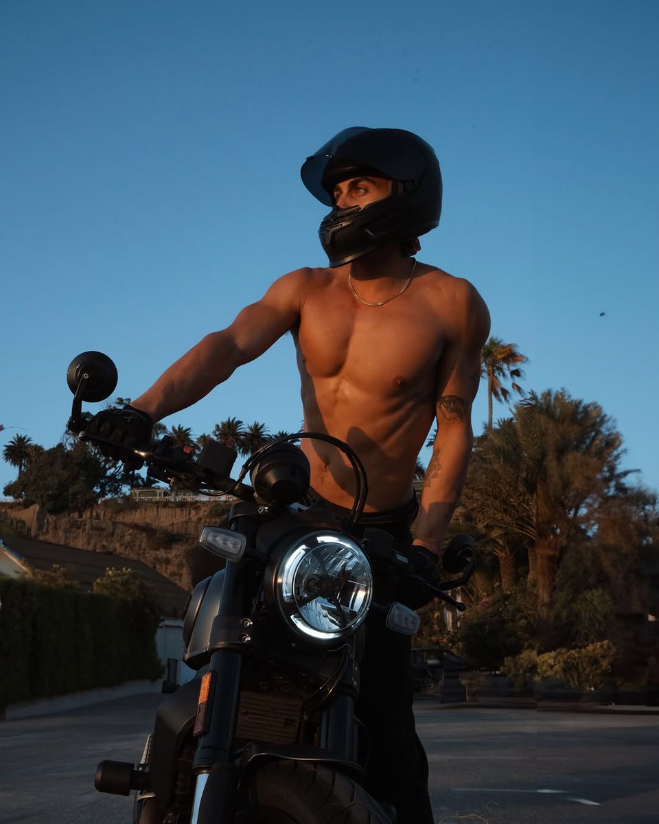 kaseykerbox76's tweet photo. Get on loser, we’re going for a ride 🏍️ https://t.co/mcNhTJzWtX