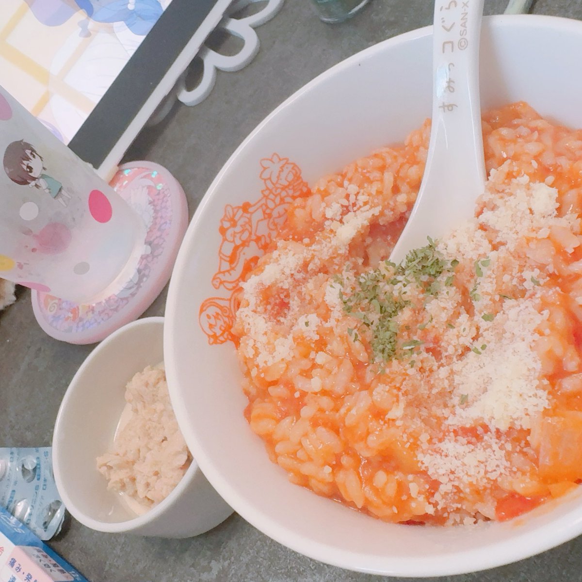 _hinata_0000's tweet photo. いつも卵とじじゃ飽きちゃうからってトマトお粥つくってくれた！🥺︎
レンゲすら口の中に入らない https://t.co/NDKxLBMiiV