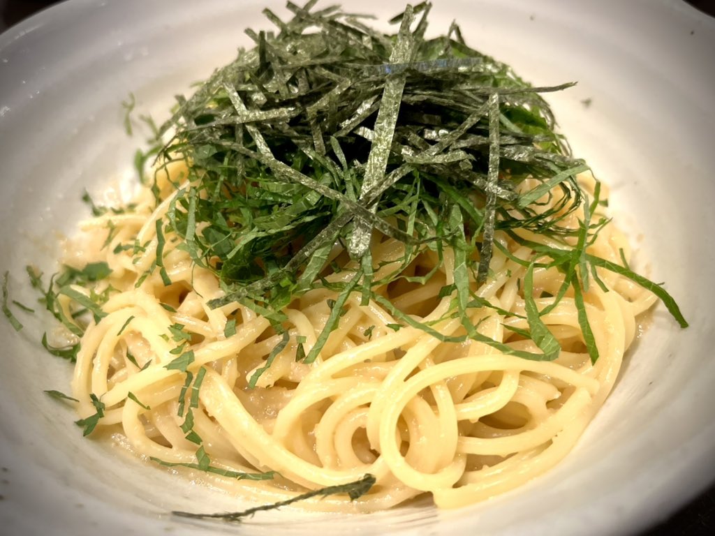 ayucow's tweet photo. 昼御飯。
妻が行ってみたいとハシヤ系のスパゲッティ屋さんに来てみたら、エノテカダイナーさんの1Fだったwww
・たらこ(大)+青じそ+サラダ&ドリンクセット
・ねき肉味噌+サラダ&ドリンクセット
たまに、🇮🇹パスタじゃない、こういうのもよい。
#ICHI #八幡山 #ハシヤ系 #スパゲッティ https://t.co/EDaRZqOAIC