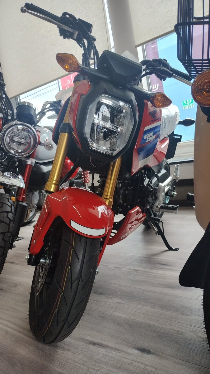 motoshopyamamot's tweet photo. 小さいがビュンビュン走る💨グロム、スポーツバイクですよ、もう💨ニューモデルもカッコイイ✨️
在庫展示中です👍️
ブルーは当店のレンタル車にもなってます😉

#ホンダバイク八戸　#原付二種　#GROM　#原付二種がちょうどいい https://t.co/NgY3o7eWd8
