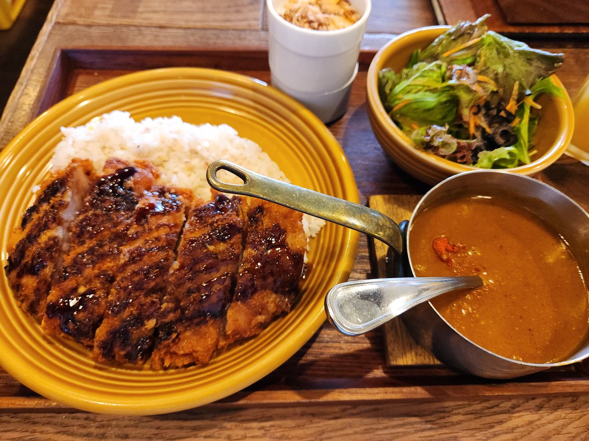 FiethSAT's tweet photo. 本日のランチ！（八王子 カキノキテラス）※山形米澤豚のカツカレー https://t.co/fswJitnDHH