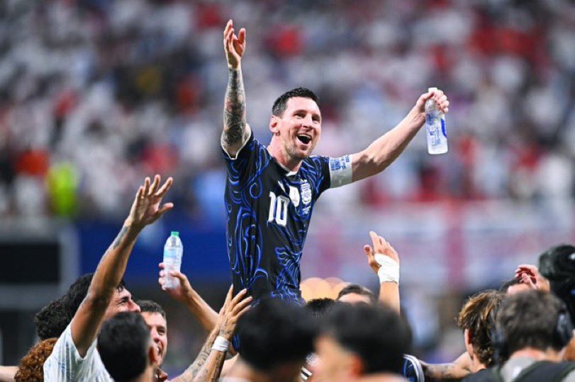 fcb_elias1's tweet photo. 🚨Vicente del Bosque, the World Cup-winning coach who led Spain to glory in 2010 talks about Messi;

“I had the privilege of watching both Pelé and Diego Maradona during their playing days, and based on everything I witnessed, I am convinced that Lionel Messi has surpassed them both”

According to Del Bosque, while Pelé and Maradona were extraordinary talents who defined their eras, Messi’s consistency, longevity, and overall impact on the game place him above the two legends. Having seen all three icons, he believes there is no doubt that Messi stands as the greatest of them all.