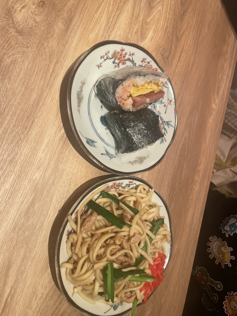 0tonchan's tweet photo. 今日のお昼
沖縄そばとジューシー https://t.co/BV2KMiXjbI