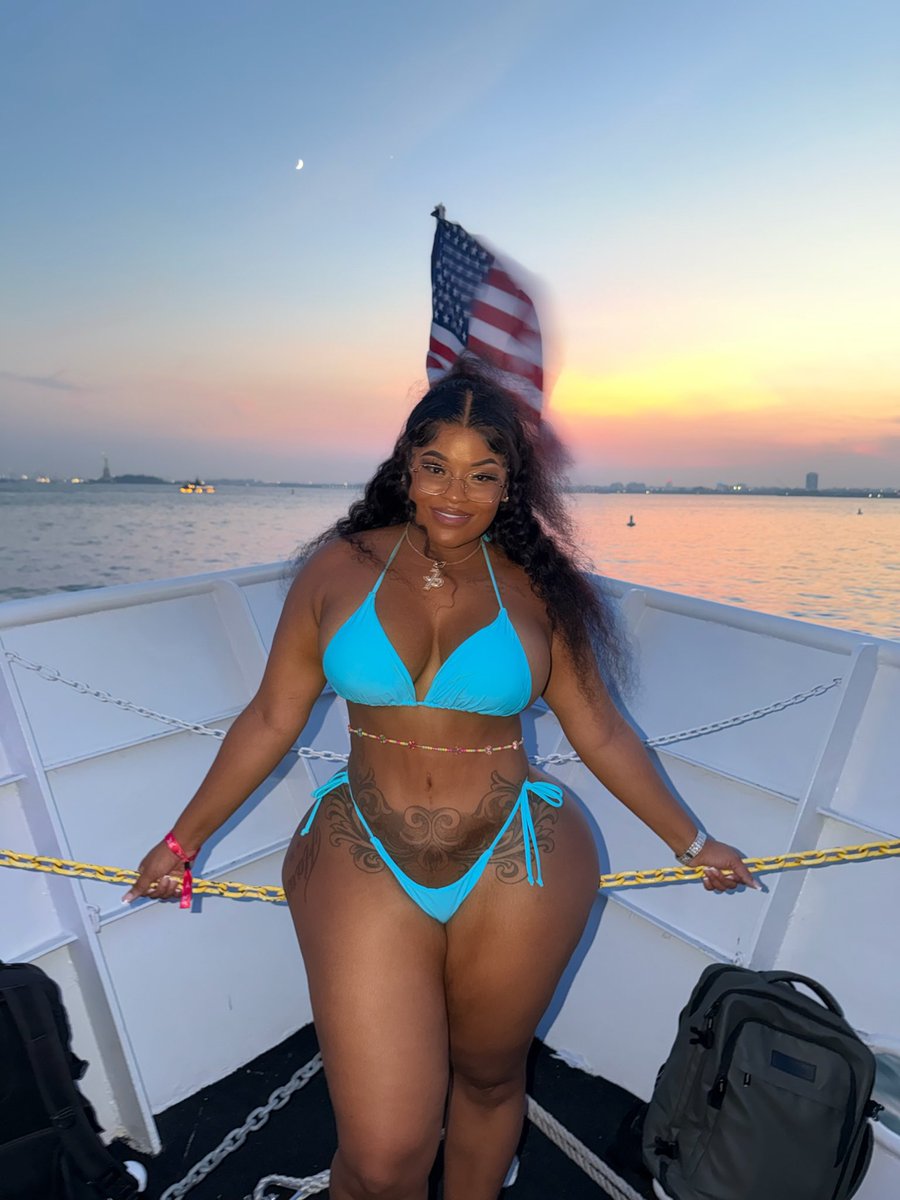 JaylaPage10's tweet photo. NY Boat Ride 2026, about last night ๐ฉต https://t.co/wPLFkTRIiR
