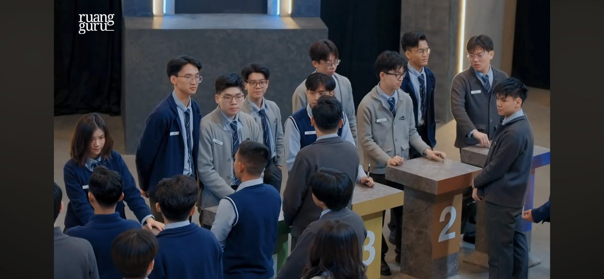 sulipanss's tweet photo. Lagi rewatch dan salfok sama ini. Diantara kapten2 lainnya Azka satu2 nya kapten yang berdiri sejajar sama anggota first pick dia disaat kapten yg lain berdiri di depan. Azka Adziman the man that you are 🥹 https://t.co/sntg0fv8DM